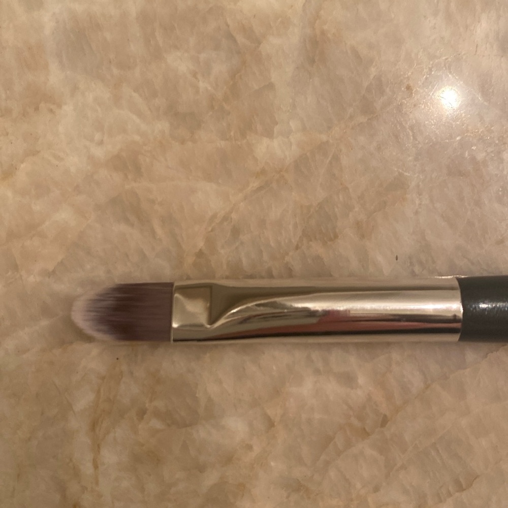 BK beauty, Angie , hot and flashy A505 eyeshadow brush